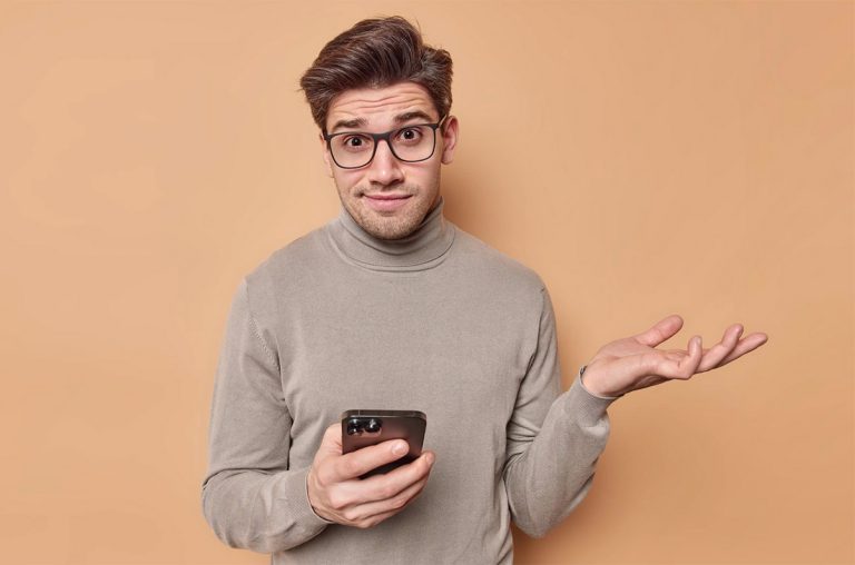 Ce simte, de fapt, un bărbat când o femeie nu îl mai caută. Momentele prin care trece