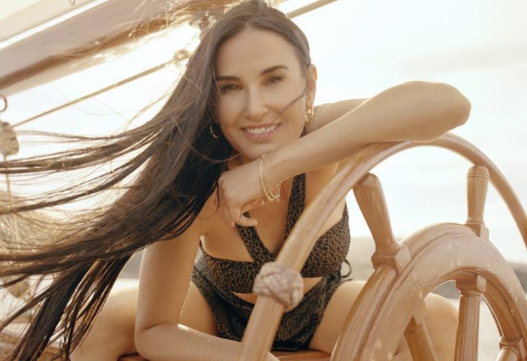 Cum arată Demi Moore, la 59 de ani, în costum de baie. Imagini de senzație