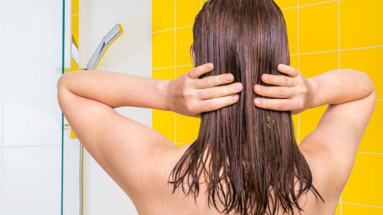 Cum se folosește corect ceara de păr