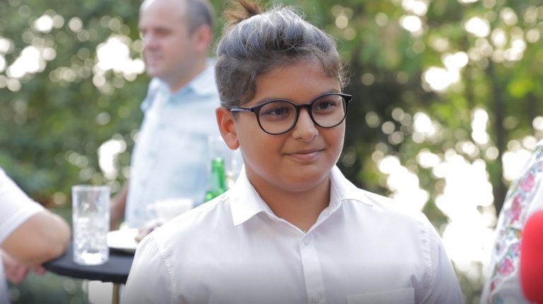 Totul despre Damian Barbu, puștiul minune care amuțește trecătorii din București cu saxofonul lui fermecat. „Am început să cânt ascultându-l pe tatăl meu” VIDEO EXCLUSIV