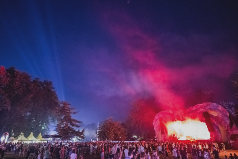 Fall In Love Festival 2022. Când are loc, ce preț au biletele și ce artiști cântă. Programul pe zile
