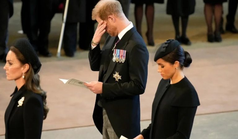 Ce a făcut Meghan Markle în fața sicriului Reginei Elisabeta. Harry a izbucnit în lacrimi
