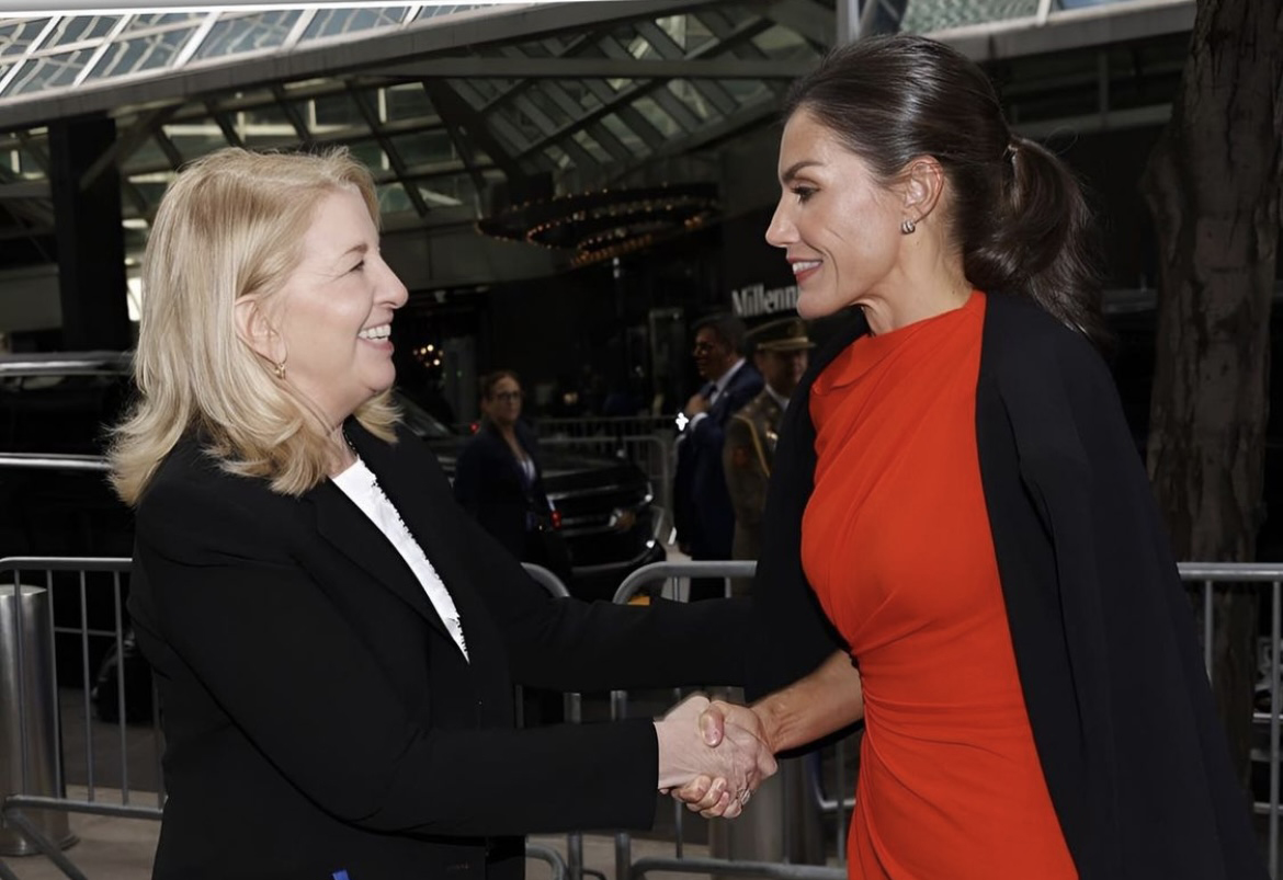 Regina Letizia a Spaniei, fabuloasă într-o rochie roșie