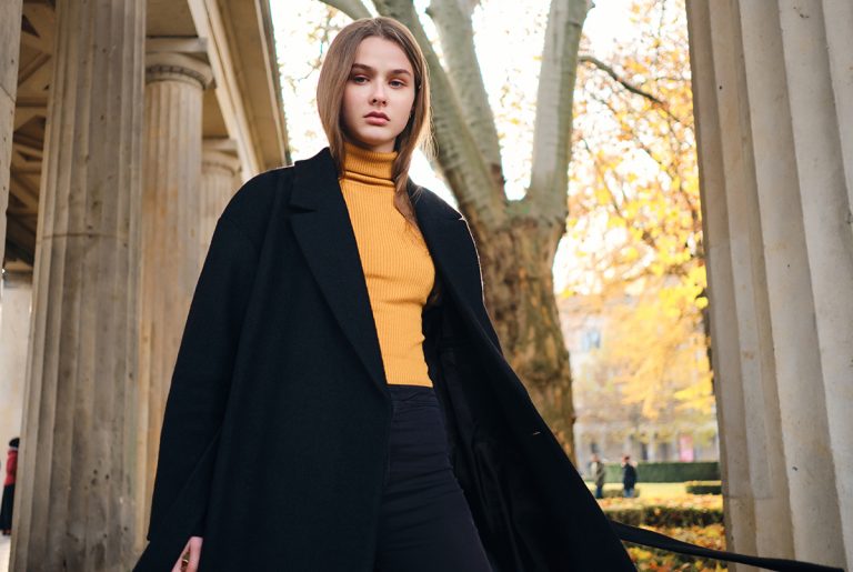 Topuri de toamnă de purtat cu pantaloni sau fuste. 4 idei și ținute pentru o apariție chic