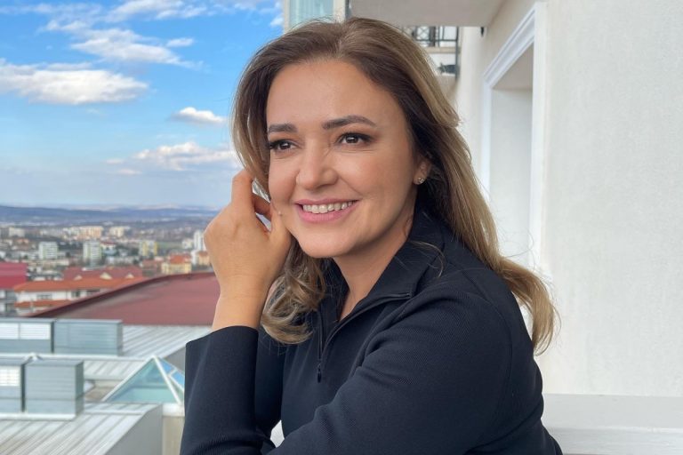 Cristina Bâtlan are o casă japoneză. Cum trăiește cunoscuta jurată de la Imperiul Leilor: “Nu am mobilă la înălțime, nu am nicio canapea pe care să mă așez în casă” VIDEO EXCLUSIV