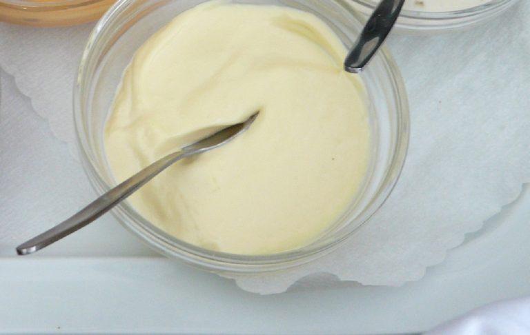 Trucul bunicii pentru ca maioneza să nu se taie niciodată. Ce trebuie să faci, de fapt