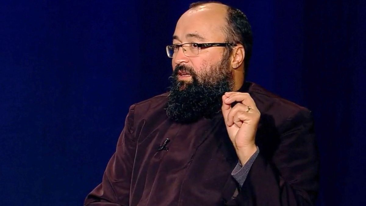 Cine este părintele Visarion Alexa