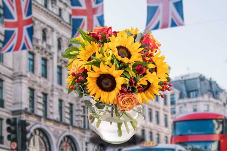 Semnificația specială pe care o au buchetele de floarea-soarelui aduse de britanici, ca omagiu, pentru Regina Elisabeta a II-a. Ce mesaj ascund