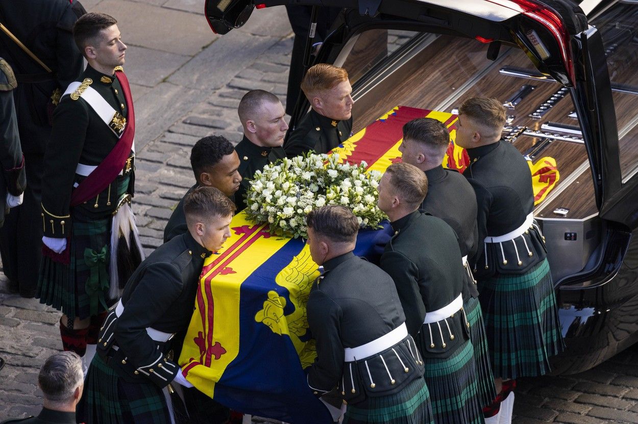 Din ce este făcut, de fapt, sicriul Reginei Elisabeta