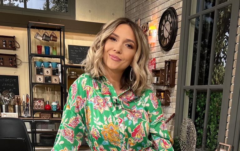 Adela Popescu și mama sa, imagine de colecție. Detaliul inedit pe care vedeta Pro TV l-a făcut public despre aceasta