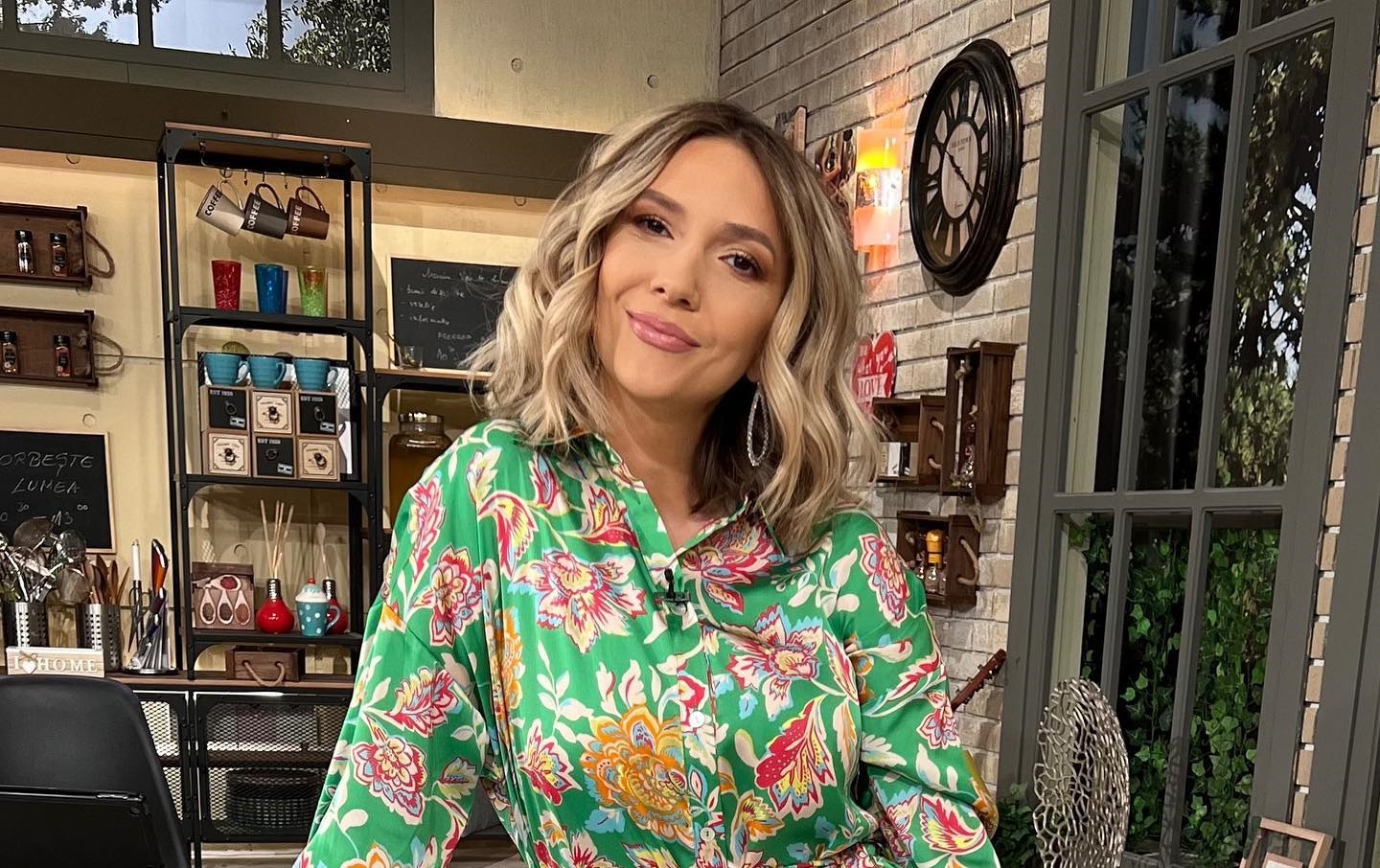 Adela Popescu si mama sa, imagine de colectie