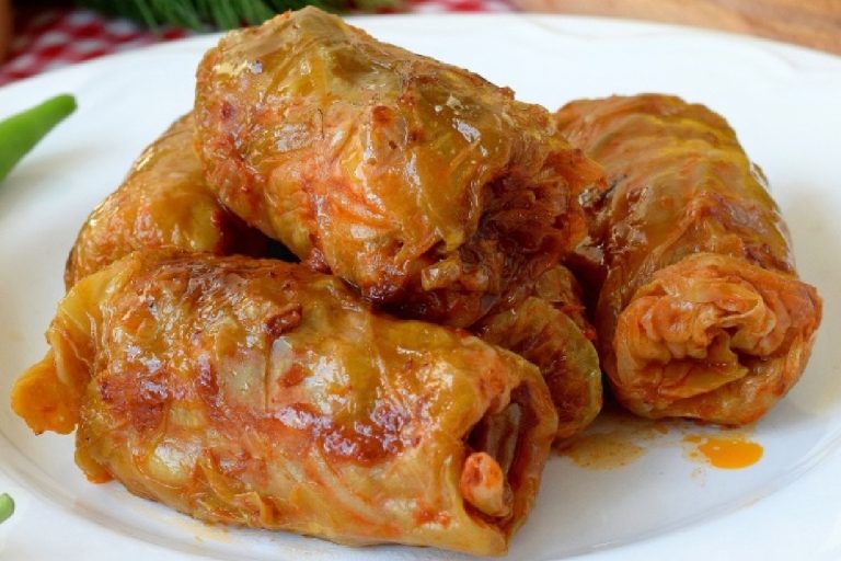 Condimentul pe care trebuie să-l pui în sarmale pentru a ieși gustoase. Poți să-l folosești indiferent dacă sunt cu carne sau de post