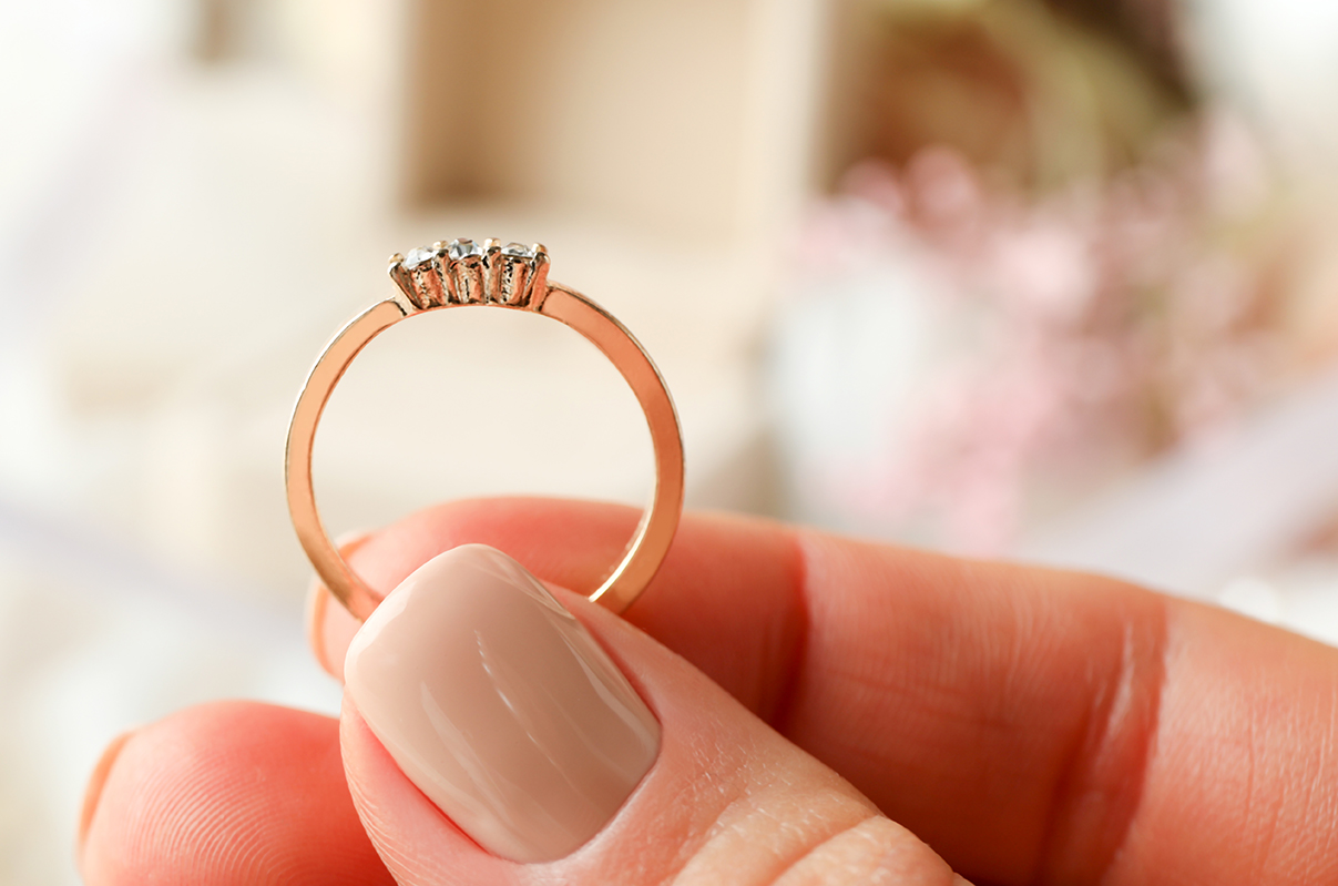 Cu ce poți să cureți bijuteriile din aur