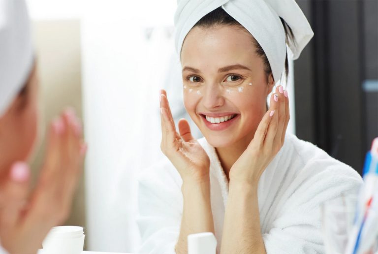 Cum să-ți prepari o cremă pentru conturul ochilor. Ingredientele esențiale pentru a elimina ridurile