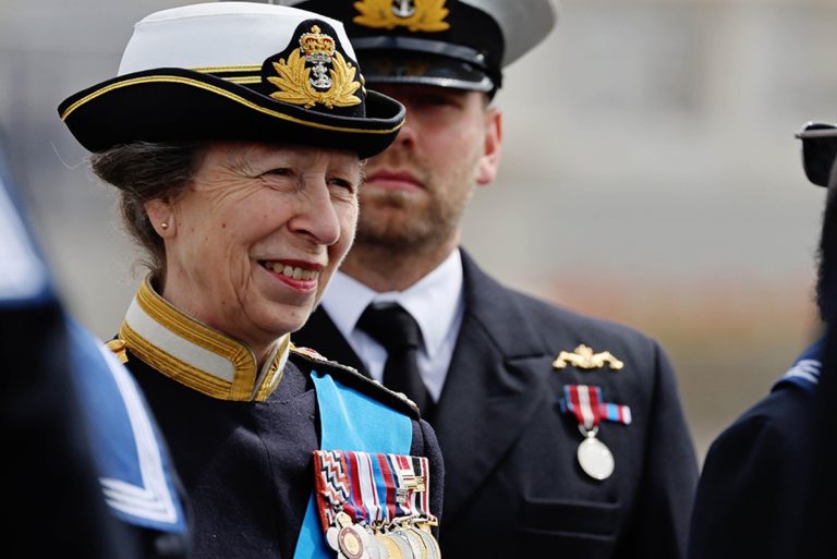 De ce refuză Prințesa Anne să-și salute admiratorii: „Nu am strâns niciodată mâna cuiva”. Ce ascunde de fapt gestul său