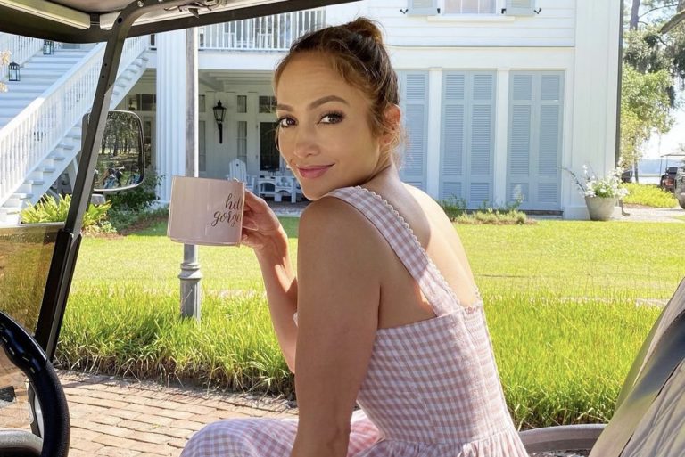 Jennifer Lopez a descoperit elixirul tinereții. Trucul la care apelează pentru o piele fără riduri și imperfecțiuni