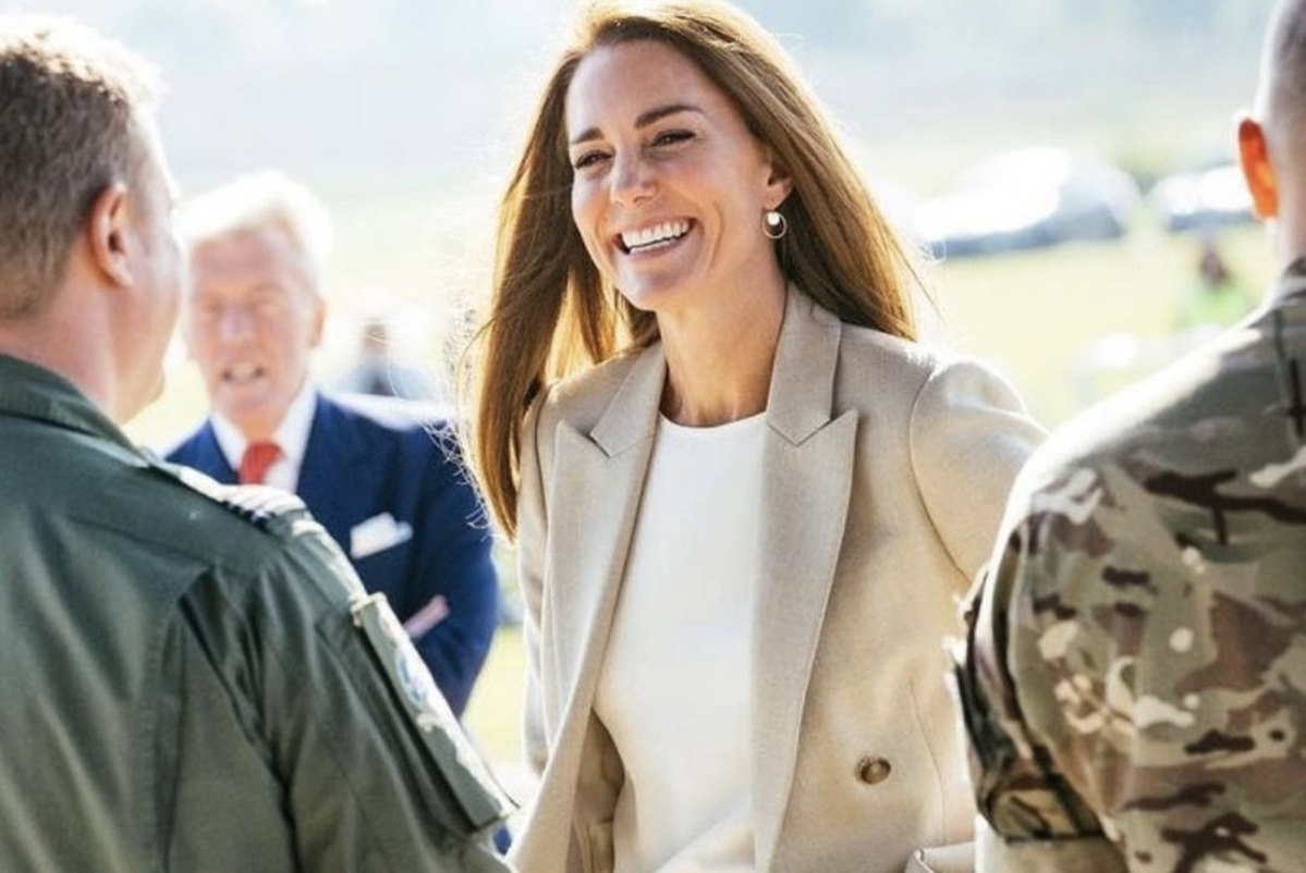 Kate Middleton, absolut superbă într-un sacou Chanel
