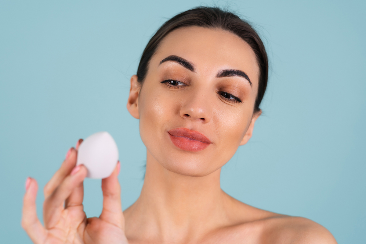 La cât timp se schimbă de fapt buretele pentru fond de ten