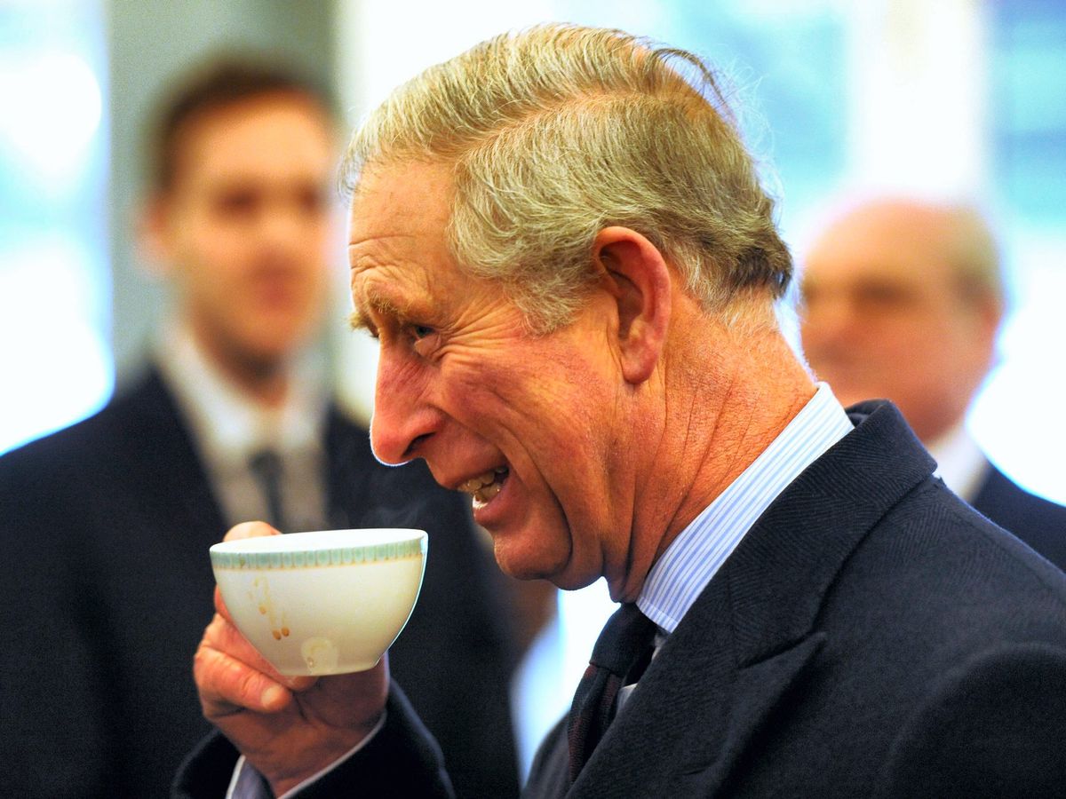 Băutura pe care regele Charles o consumă în fiecare zi