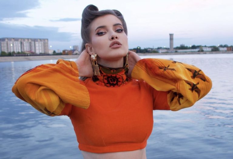 Regula de aur pe care o respectă Iulia Albu pentru o siluetă impecabilă. Așa se menține slabă fără a apela la diete