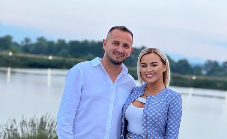 Unde au plecat Carmen de la Sălciua și soțul ei în luna de miere. Cântăreața e mai fericită ca niciodată