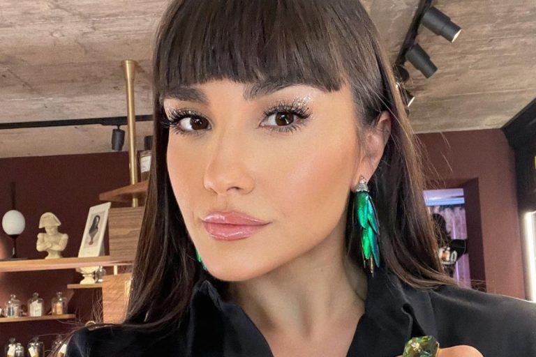 Noua tehnică de machiaj care o să ne pună în evidență. Ana Cucuta, make-up artist: “Ne duce cumva spre 2023”. Cum să ne ascundem imperfecțiunile, în câțiva pași VIDEO EXCLUSIV