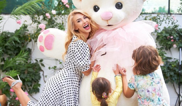 Cine și-a făcut apariția la ziua fiicei Andreei Bălan. Invitați surpriză. FOTO