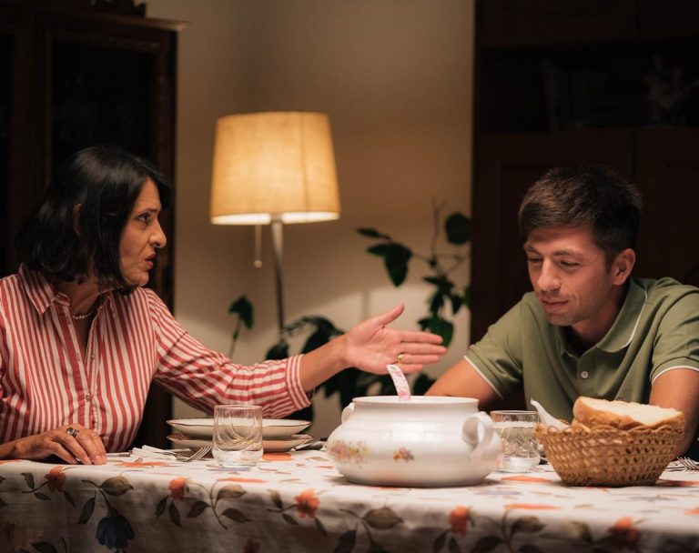 Ea este mama lui Mircea Bravo din clipurile virale de pe Internet! Cum au ajuns să lucreze împreună: „Întâlnirea cu Mircea a fost așa ca un fel de dar” VIDEO EXCLUSIV