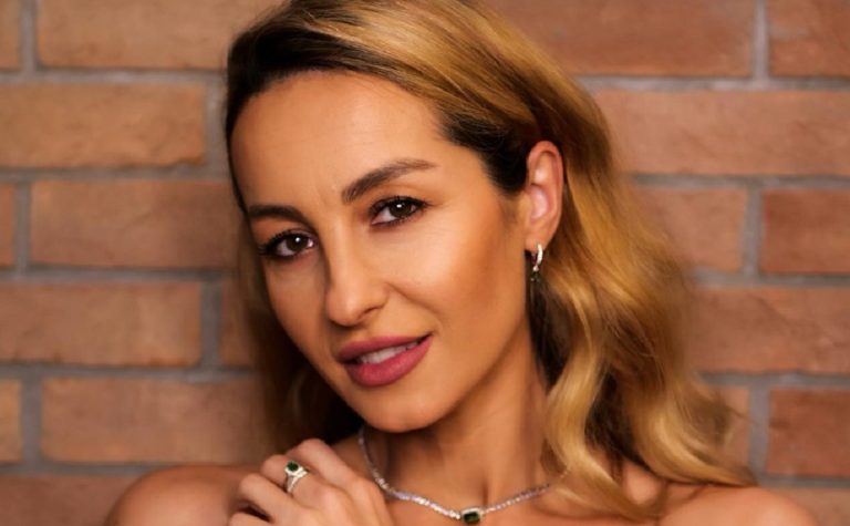 Motivul pentru care Flavia Mihășan a ales să își taie pleoapele. Cum arată după această intervenție