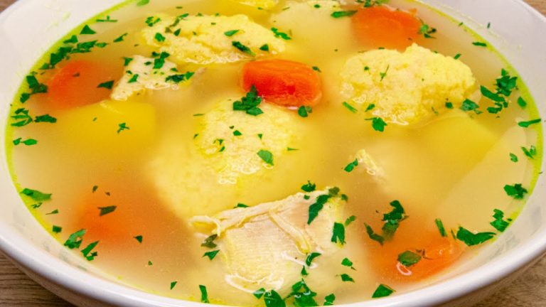 Secretul bunicilor pentru găluște aurii și pufoase. Ingredientul special pe care trebuie să îl pui în compoziție