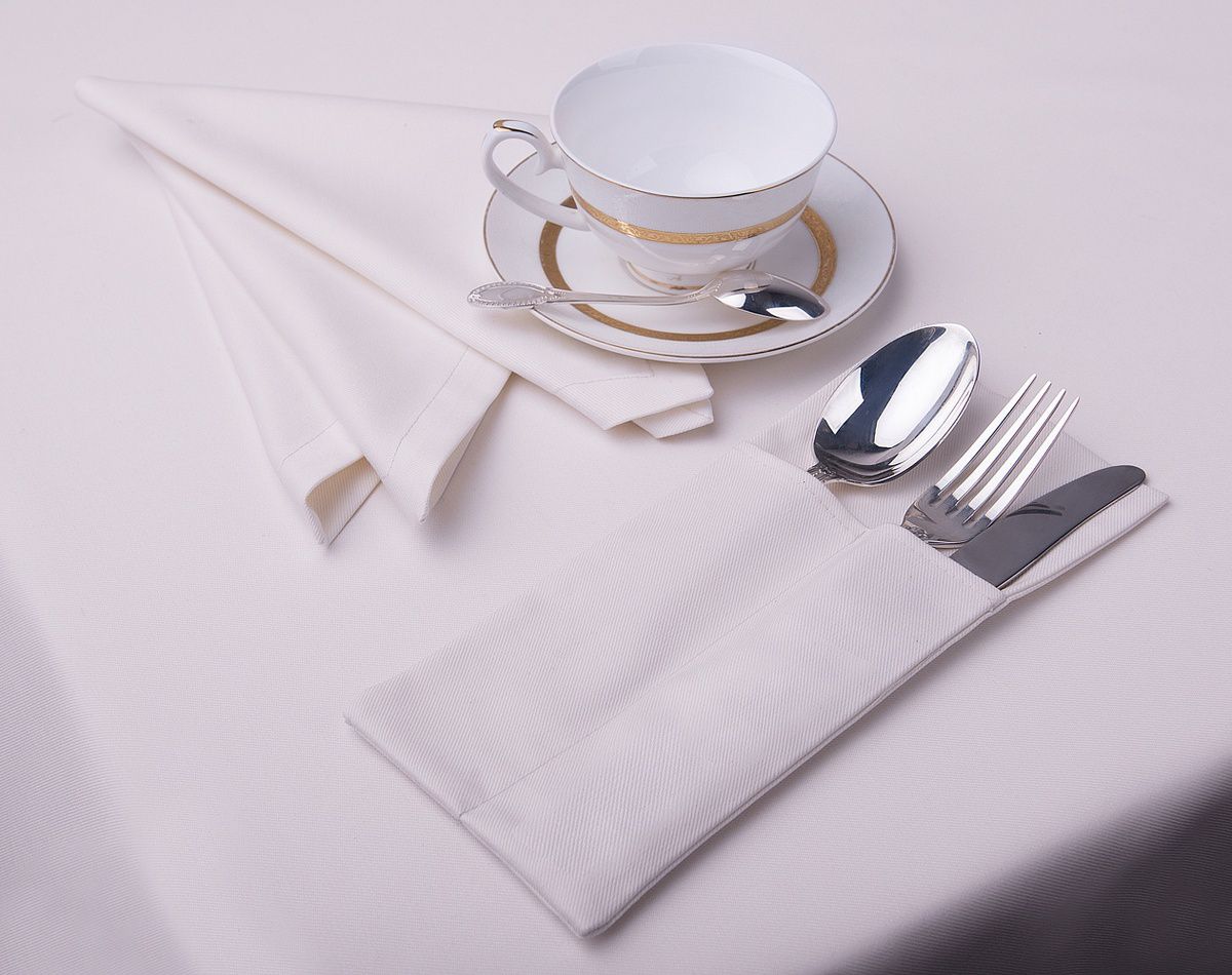 Cum să îndepărtezi petele de sos și de cafea de pe fețele de masă și prosoape