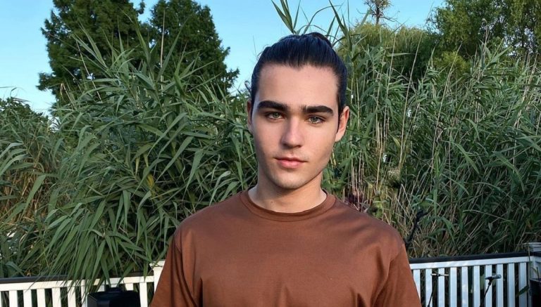 Fiul lui Ștefan Bănică Jr., schimbare radicală de look. Cum arată acum Radu. Cu greu îl mai recunoști