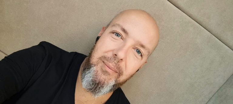 De ce sunt criticate femeile când aleg să nu facă copii. Radu Leca, psiholog: “Femeia este pusă la zid pentru “obrăznicia de care dă dovadă”, dorindu-și să fie mai mult decât mamă”. EXCLUSIV