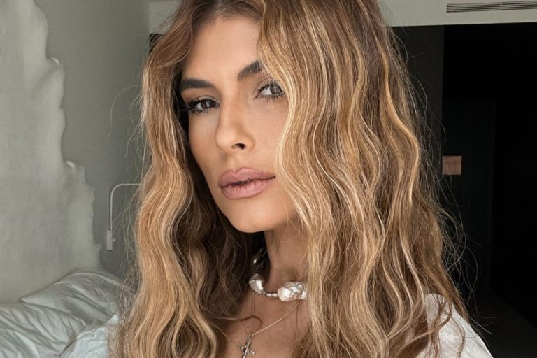 Secretele Sânzianei Negru. Cum se menține în formă celebra influenceriță: “Nu sunt o persoană care pierde nopțile, nu fumez” VIDEO EXCLUSIV