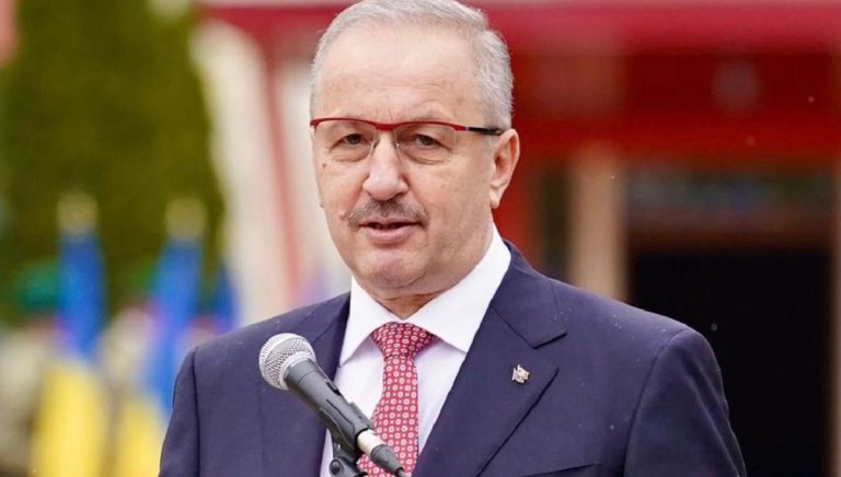De ce și-a dat Vasile Dîncu demisia din funcția de ministru al Apărării. Motivul incredibil făcut public