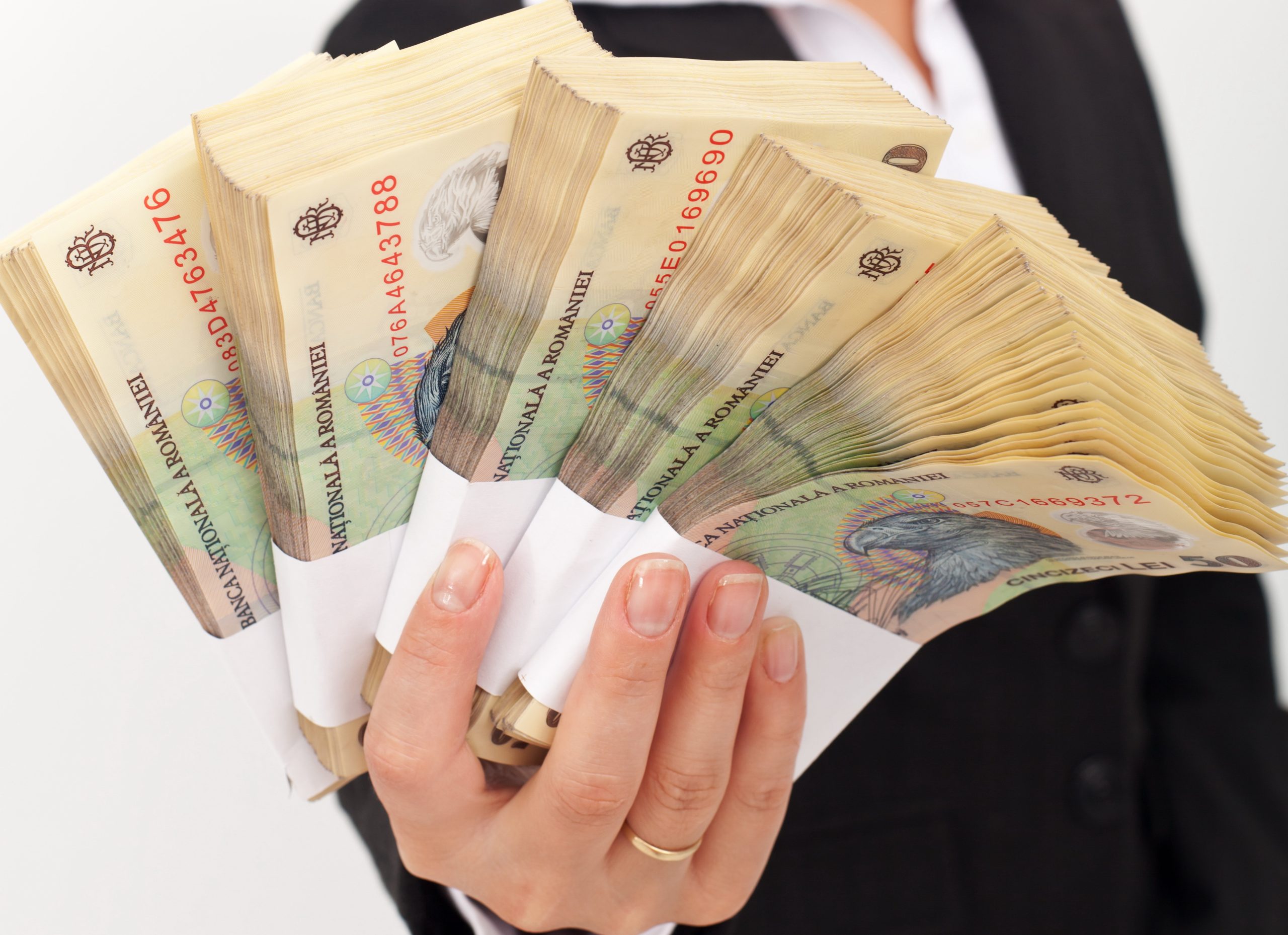 Salariu de 4.000 de lei pentru un începător, în România