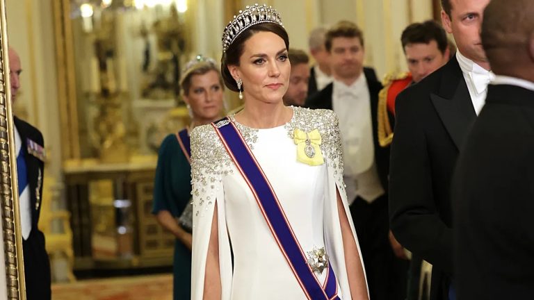 Ce mesaje ascund ținutele lui Kate Middleton. Își alege cu grijă hainele, ce semnificații nebănuite au