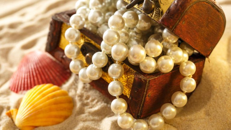 Cum arată cea mai veche bijuterie din lume. Are aproape 150.000 de ani