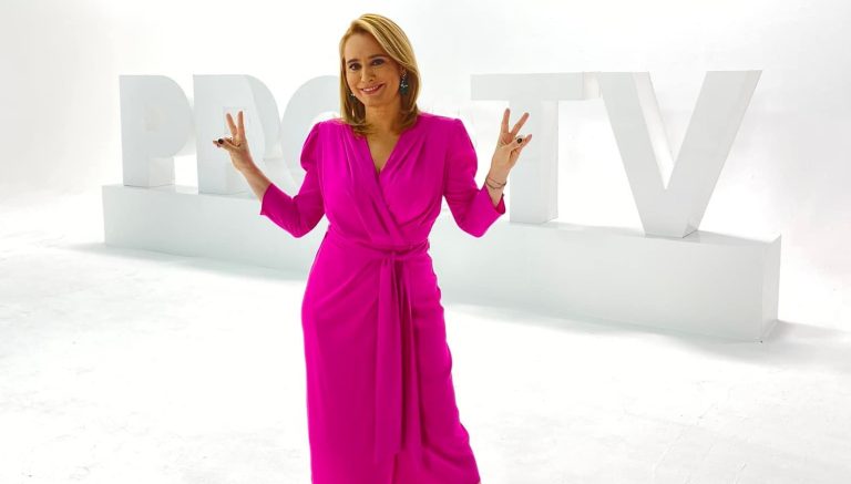 Imaginea bizară postată de Andreea Esca în online. Fanii nu obișnuiesc să o vadă așa, au rămas uimiți