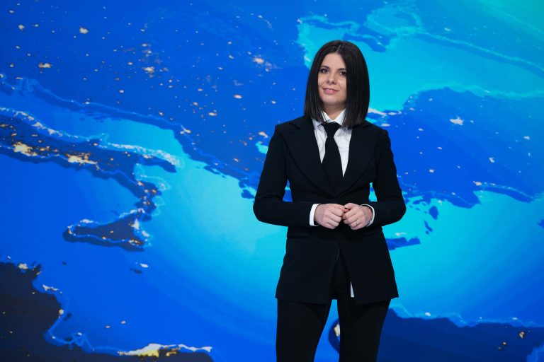 Cine este Iulia Ionescu, prezentatoarea emisiunii „iLikeIT”. Cum și-a descoperit pasiunea pentru tehnologie EXCLUSIV