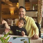 Jorge a ales sa-si creasca fiul de cinci ani dupa alt gen de parenting