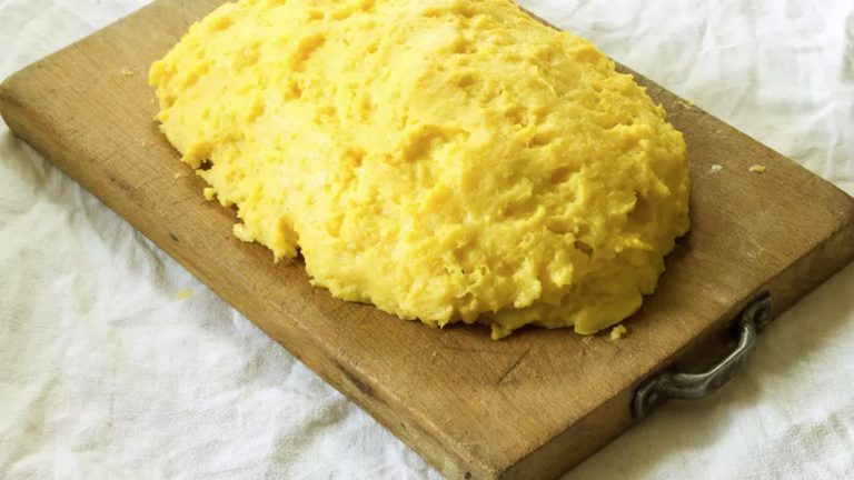 Cum se face mămăliga. Secretul pe care trebuie să-l știi pentru o textură moale