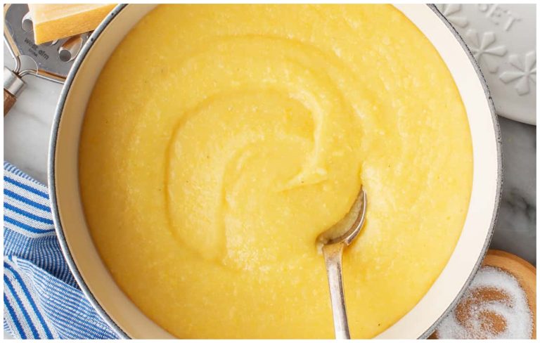 Secretul celei mai bune mămăligi. Ce trebuie să adaugi din 5 în 5 minute în ea când o fierbi