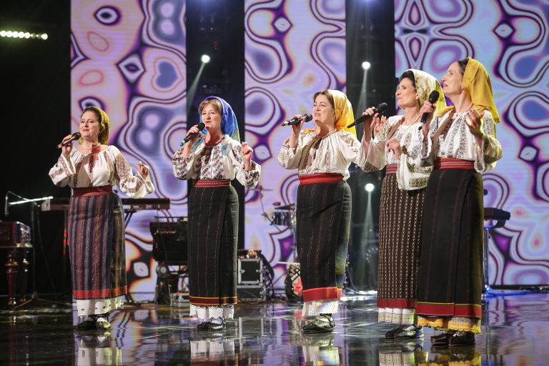 Cine sunt surorile Oșoianu, artistele care au cucerit românii cu vocile lor. „Am avut marele noroc să creștem fără tehnologiiile de astăzi” EXCLUSIV