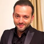 Taticul Mihai Morar rasfatat acasa de cele trei fiice