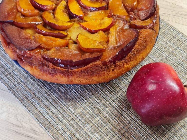 Tort cu mere caramelizate. Rețeta explicată pas cu pas