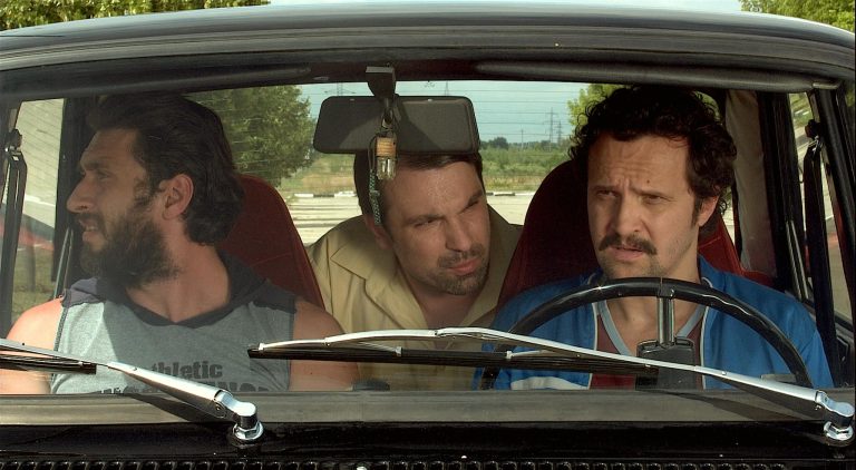 Dorian Boguță face dezvăluiri inedite din culisele producției „Două lozuri 2”: „Patru personaje se regăsesc și în acest film: noi trei și mașina”. Ce rol va interpreta însă Mihai Bobonete VIDEO EXCLUSIV