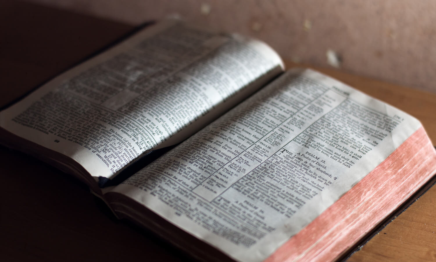 Cine a scris Biblia, când a apărut și de unde provine acest cuvânt