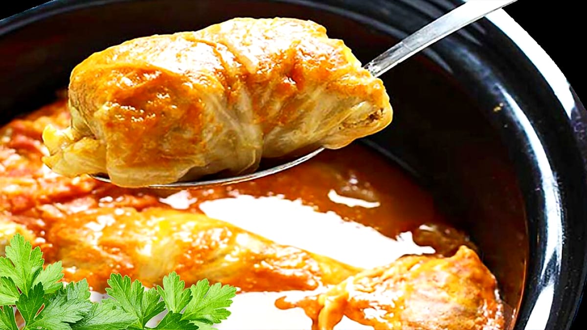 Ce să pui în apa în care fierbi sarmalele