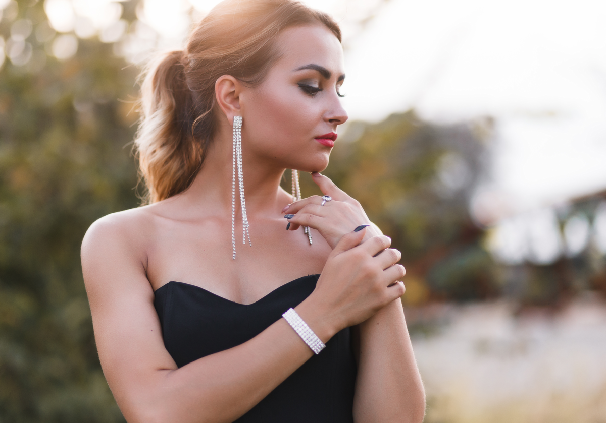 se poarta ceas la rochie de seara